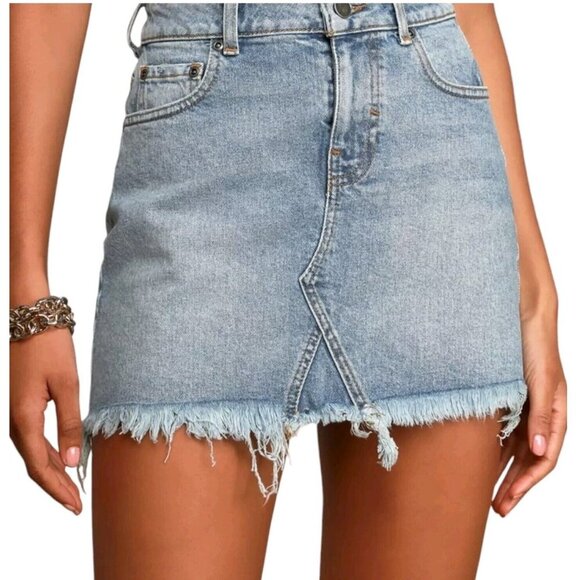 Lulus Light Wash Denim Raw Hem Mini Skirt Women's Size 25 - Picture 4 of 10